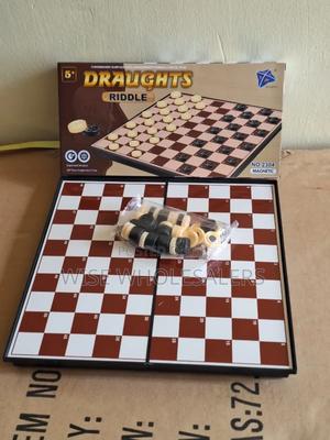 ++Magnetic Draught Board Riddle Game+ - main view