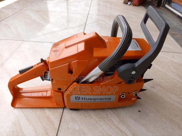 Husqvarna 272 Powersaw - main view