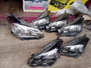 Headlight Vitz