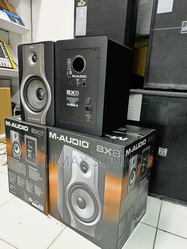 Bx8 Carbon, Studio Monitors,