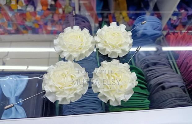 Cream White Wide Lapel Pins - main view