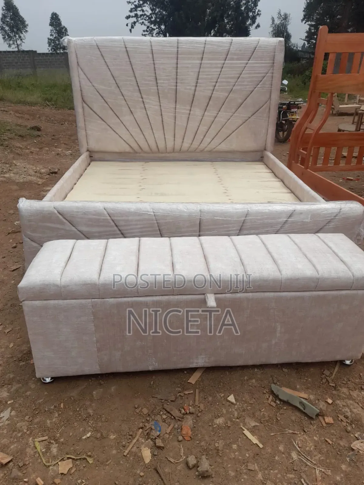 Chester Bed 6by6 With Ottoman