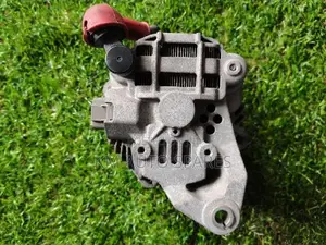 Nissan Qg18 Alternator for Wingroad, Bluebird, Ad, Fb15.