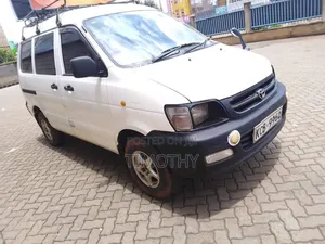 Toyota HiAce 2007 White