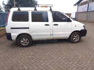 Toyota HiAce 2007 White