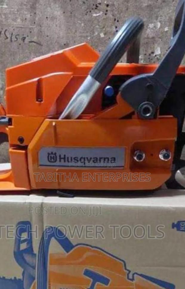 272xp Husqvarna Power Saw/ Chainsaw