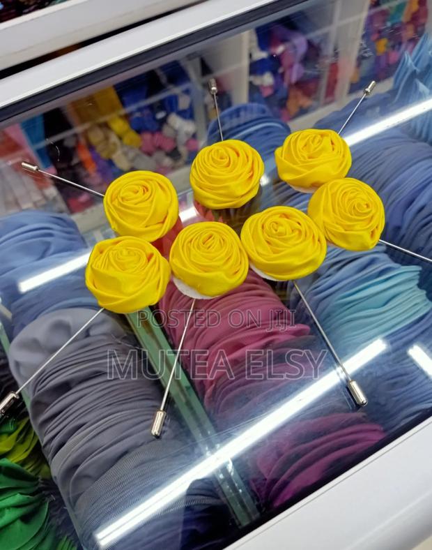 Yellow Medium Lapel Pins - thumbnail 2