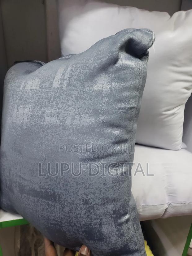 5 Pieces Throw Pillows - thumbnail 2