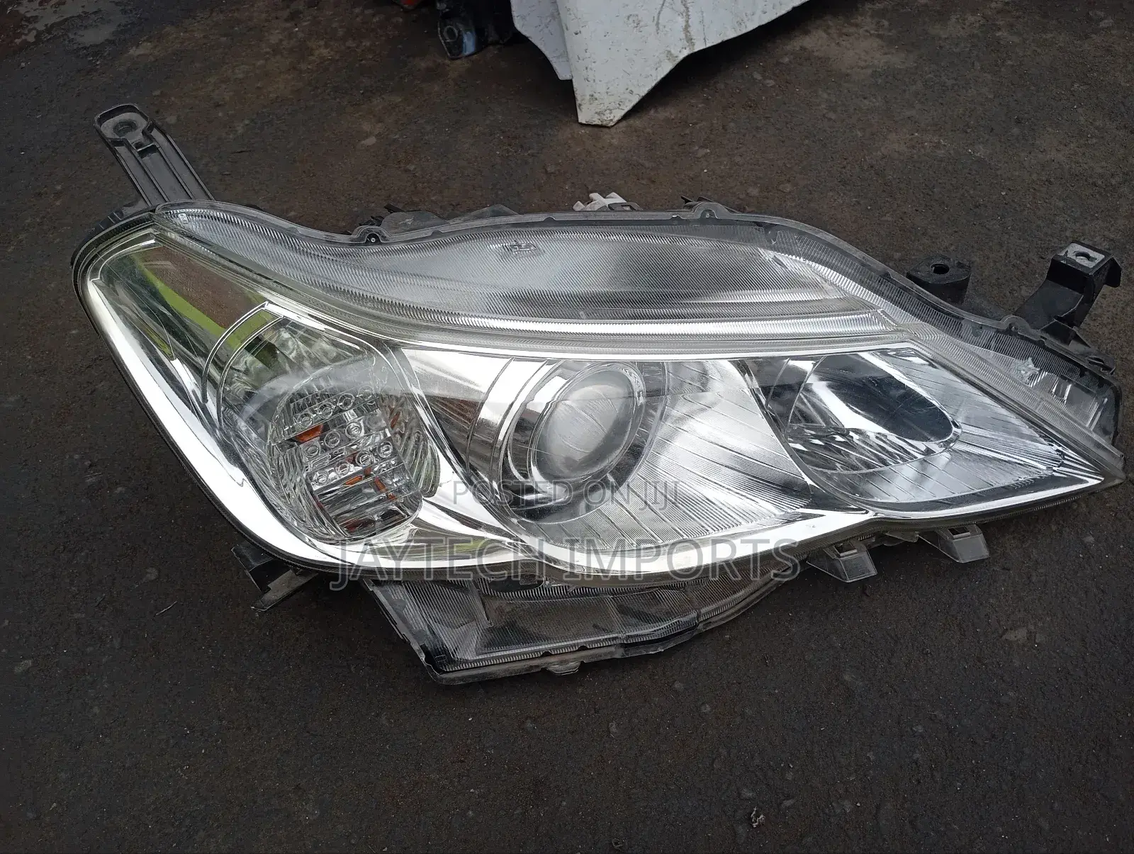 Mark X 2010 RHS Headlight Xenon