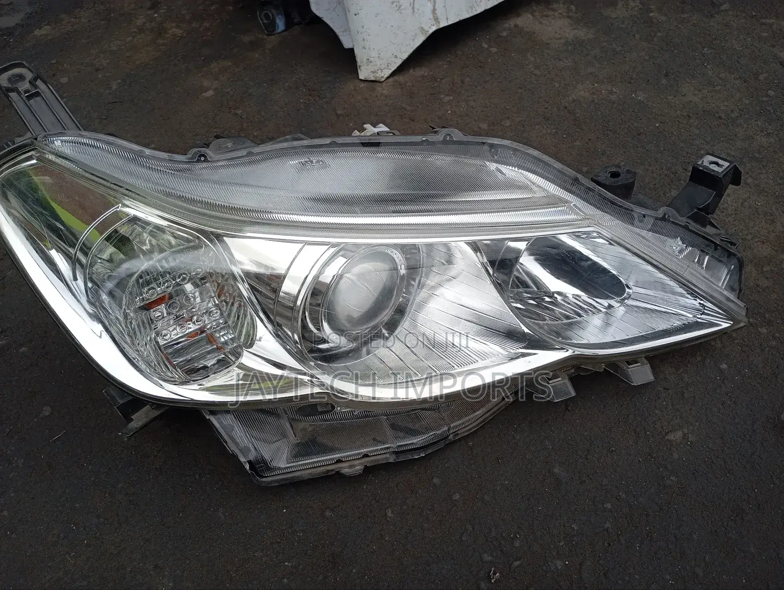Mark X 2010 RHS Headlight Xenon