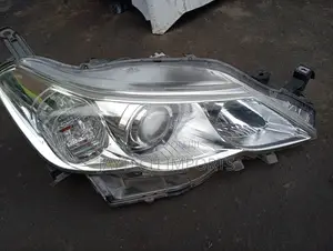 Mark X 2010 RHS Headlight Xenon