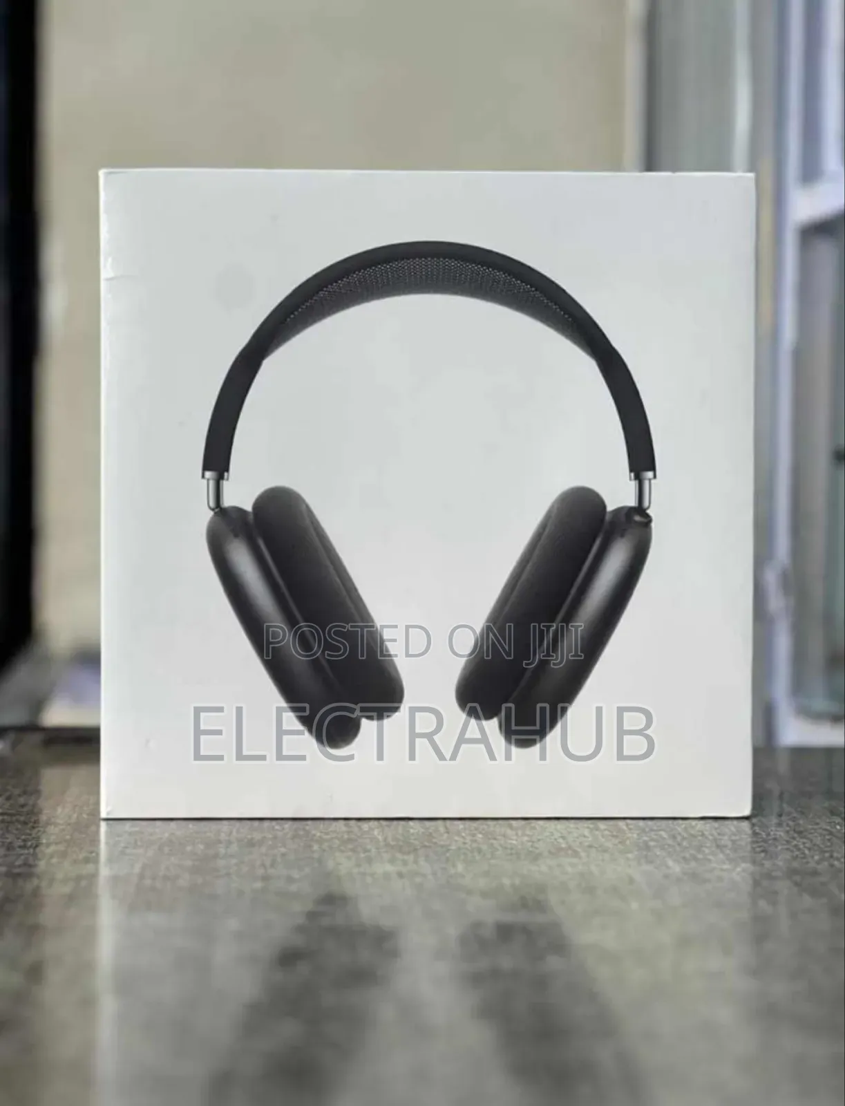 Apple Airpods Pro Max New Sealed in a Shop