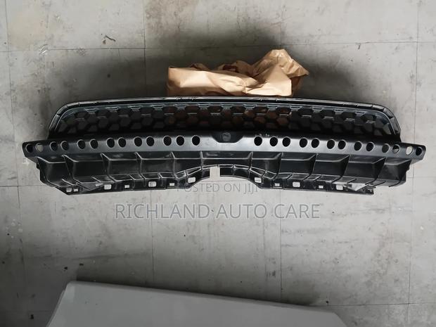 Lower Grille Toyota IST NCP110 - thumbnail 2