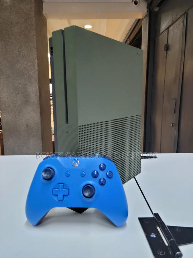 Xbox One S 1tb With 1 Controller - main view
