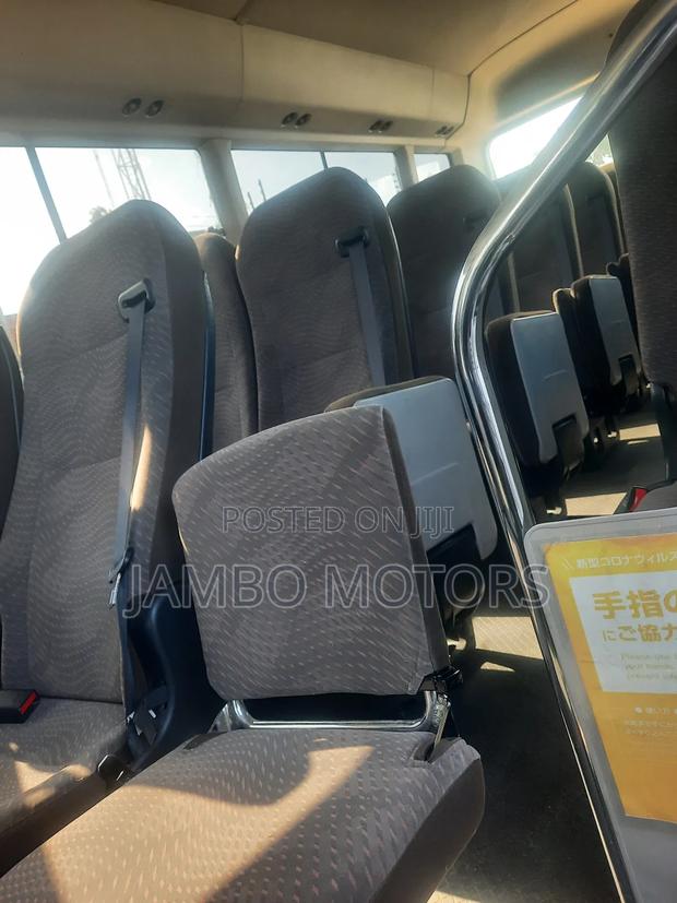 Toyota Coaster 2019 Silver - thumbnail 4