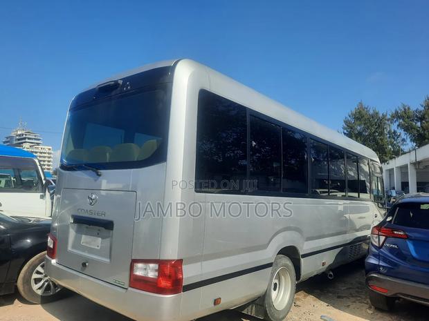 Toyota Coaster 2019 Silver - thumbnail 15