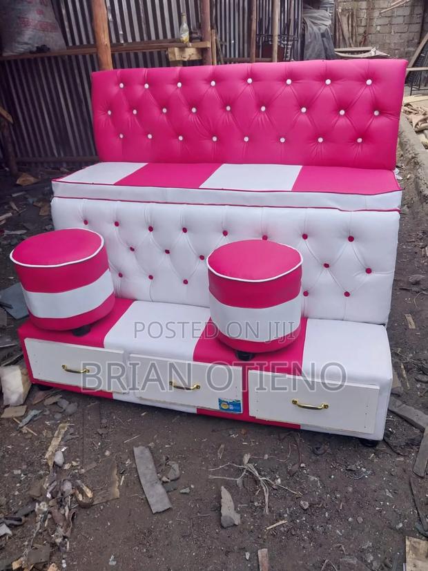 Pedicures Coach With Drows - main view