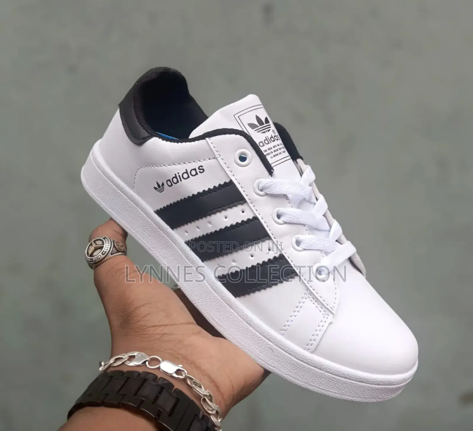 Adidas Sneakers