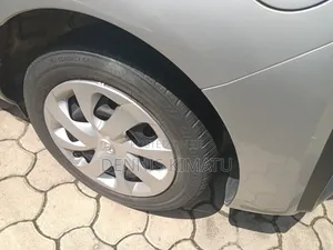 Toyota Sienta 2018 Silver