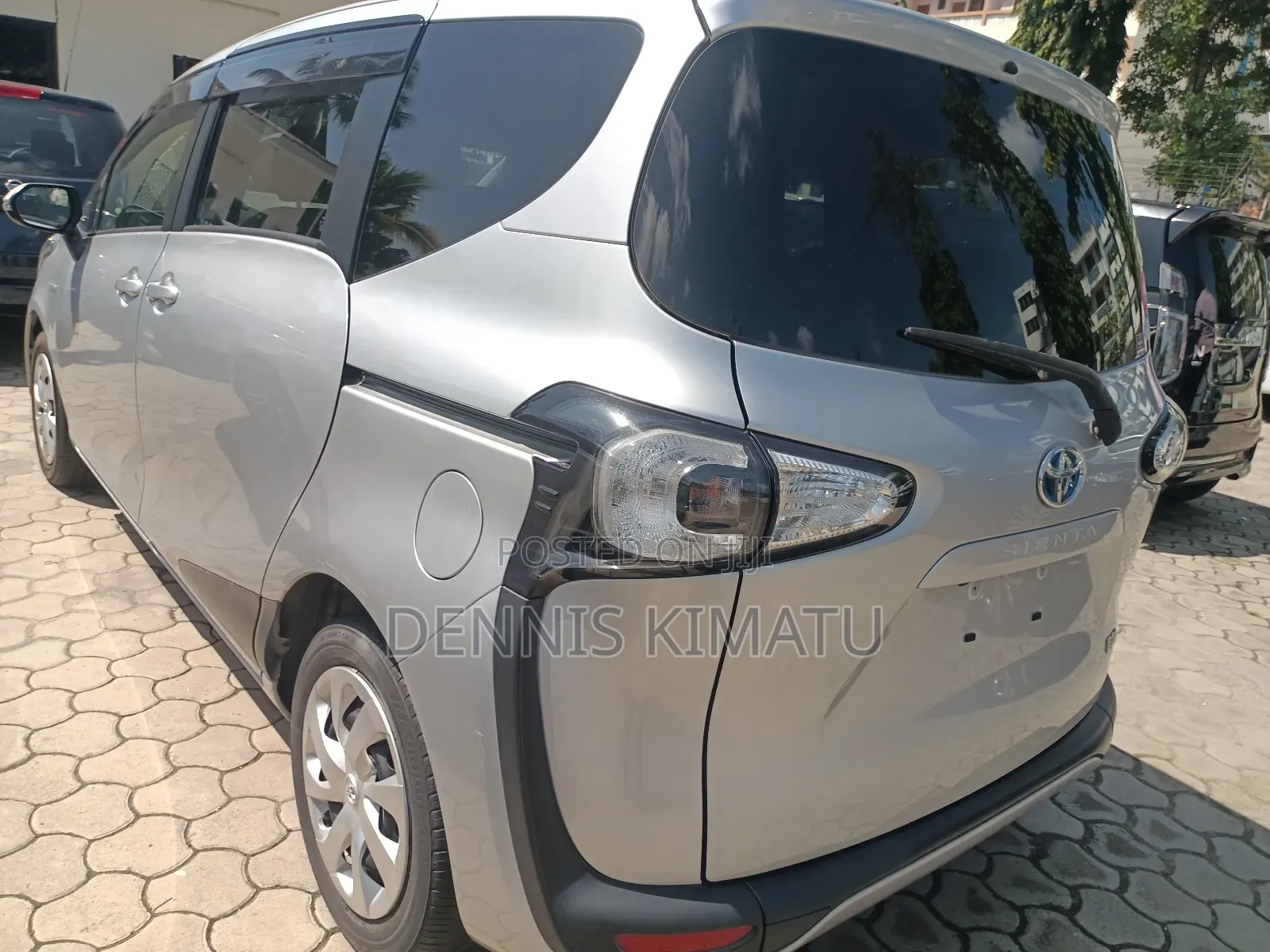 Toyota Sienta 2018 Silver