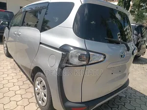 Toyota Sienta 2018 Silver