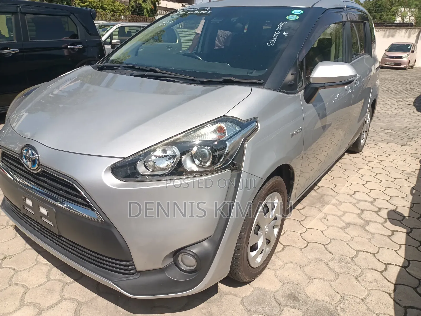 Toyota Sienta 2018 Silver