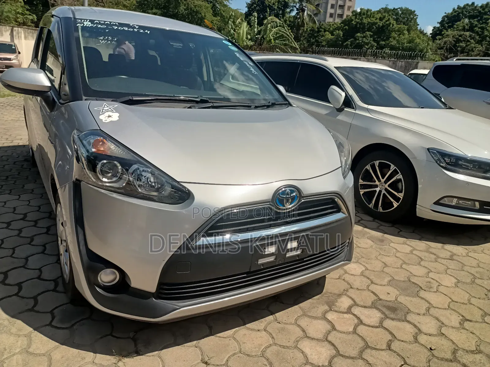 Toyota Sienta 2018 Silver