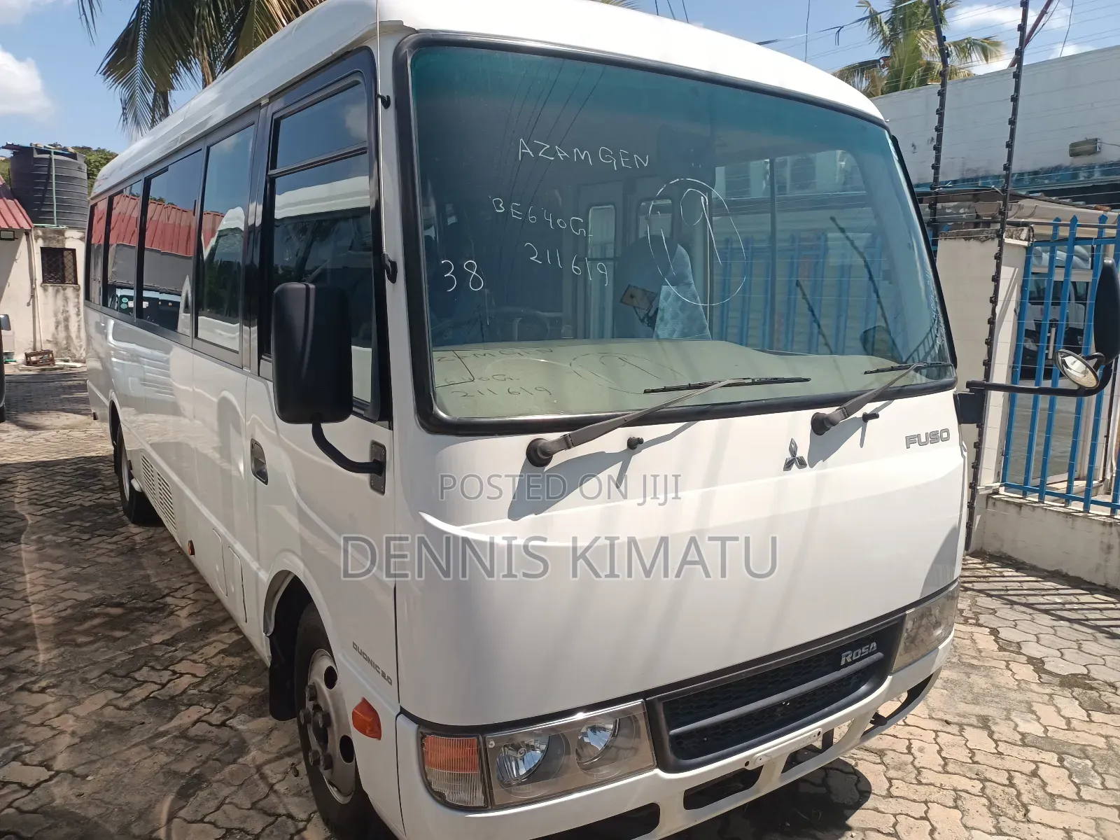 Mitsubishi Fuso Rosa 2017 White