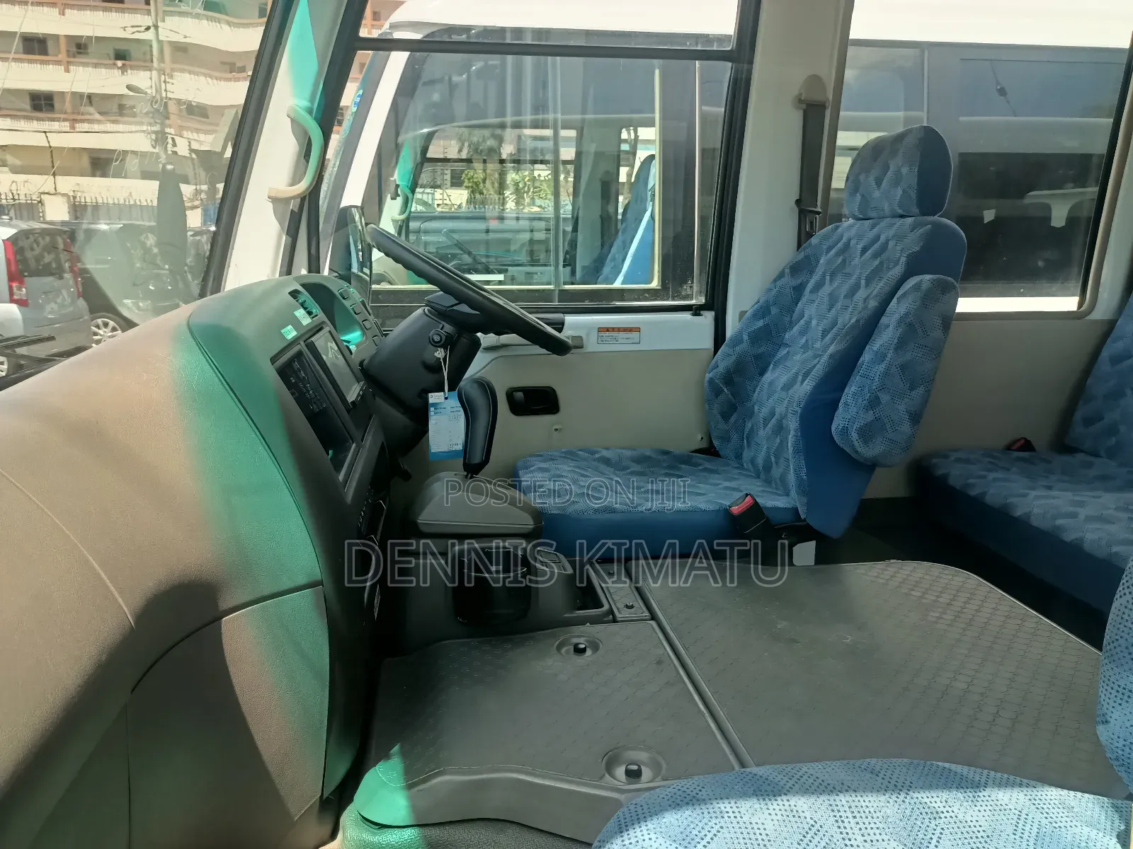 Mitsubishi Fuso Rosa 2017 White