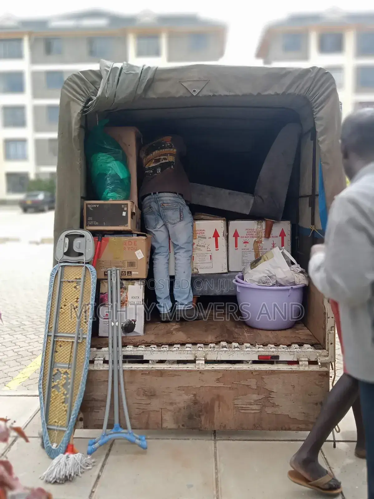 Dyna at Hand for Logistic Jobs