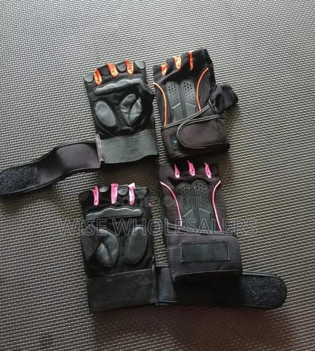 ✓✓Fashion Fitness Weight Lifting Gloves /Gym Gloves✓✓ - main view