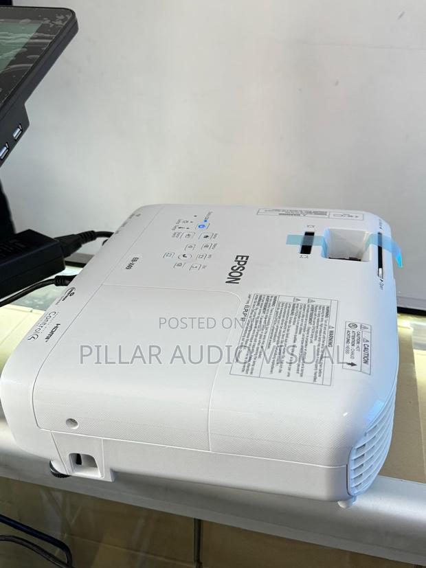 W 51 Brand New Projector, Epson - thumbnail 3