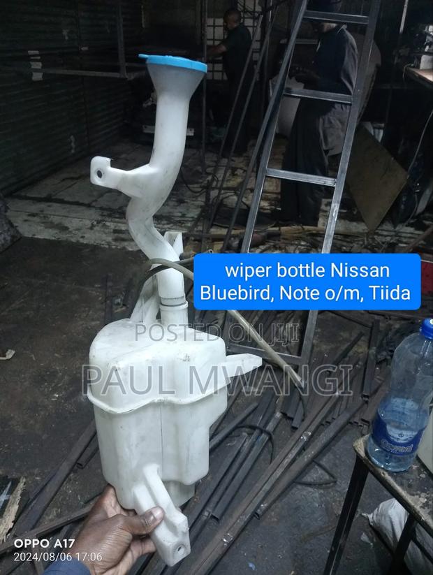 Wiper Bottle Nissan Tiida C11, Note Old Model, Bluebird G11.
