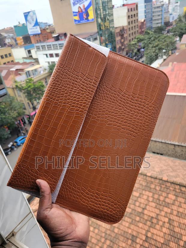 Crocodile Embossed PU Leather Laptop Sleeve - thumbnail 3
