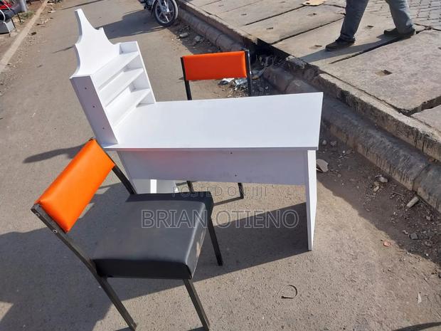 Pedicures Table and Chairs - main view