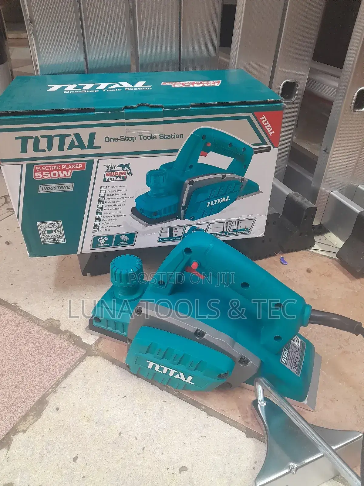 Easy to Use 550W Electric Planer.