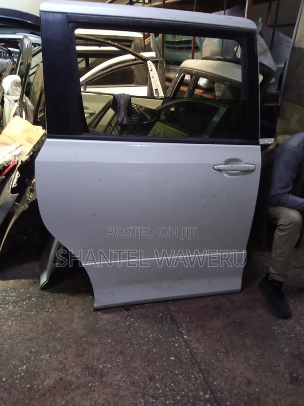 Voxy 2012 Sliding Door