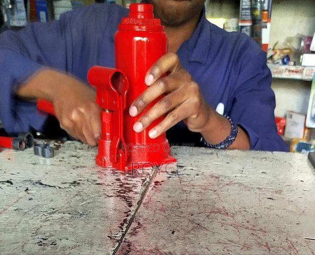 10 Ton Hydraulic Jack - thumbnail 4