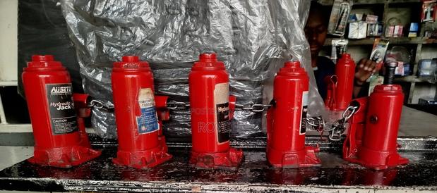 10 Ton Hydraulic Jack - thumbnail 2