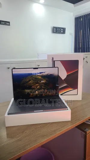 New Laptop Apple MacBook Pro 2022 M2 32GB Apple M1 Max SSD 1T