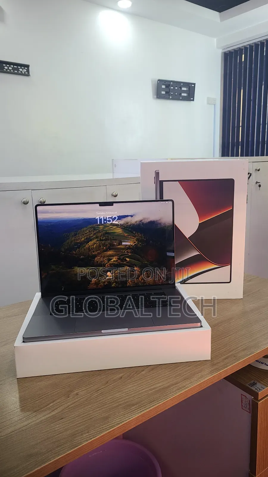 New Laptop Apple MacBook Pro 2022 M2 32GB Apple M1 Max SSD 1T