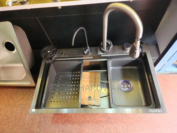 Smart Kitchen Sink With Glass Cleaner