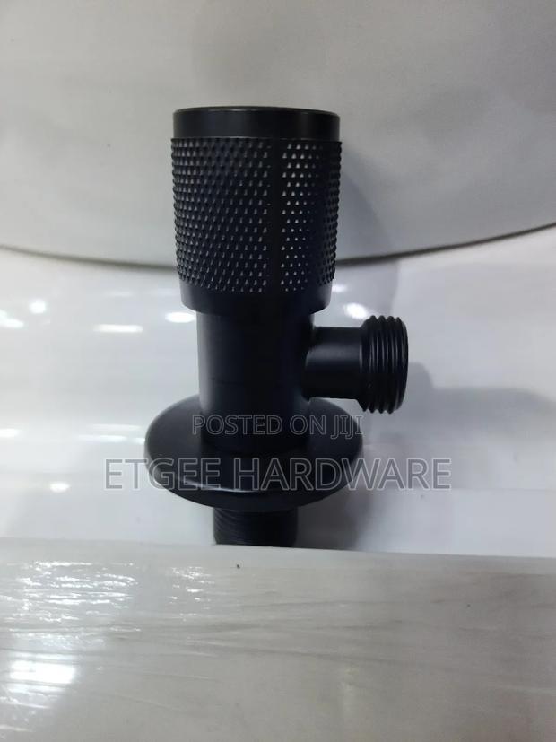 Black Angle Valve V