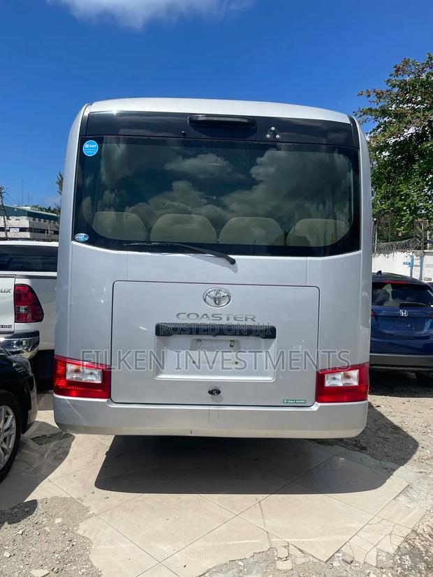Toyota Coaster 2017 Silver - thumbnail 2