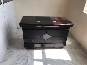 1400MM Executive Office Desk With Lockable Drawers