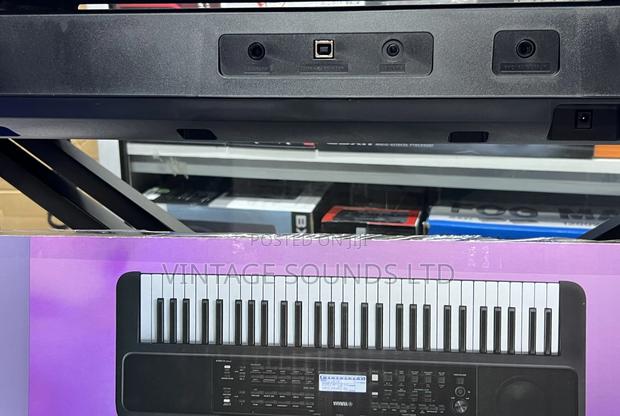 Yamaha PSR-E383 Portable Keyboard 61-Key, Advanced - thumbnail 3