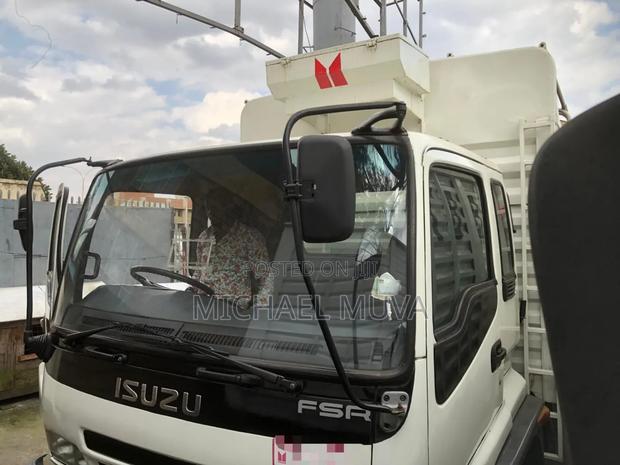 Isuzu TRUCK - thumbnail 3
