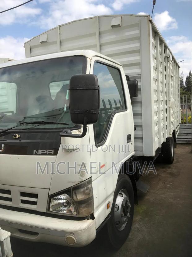 Isuzu NPR 43 - main view