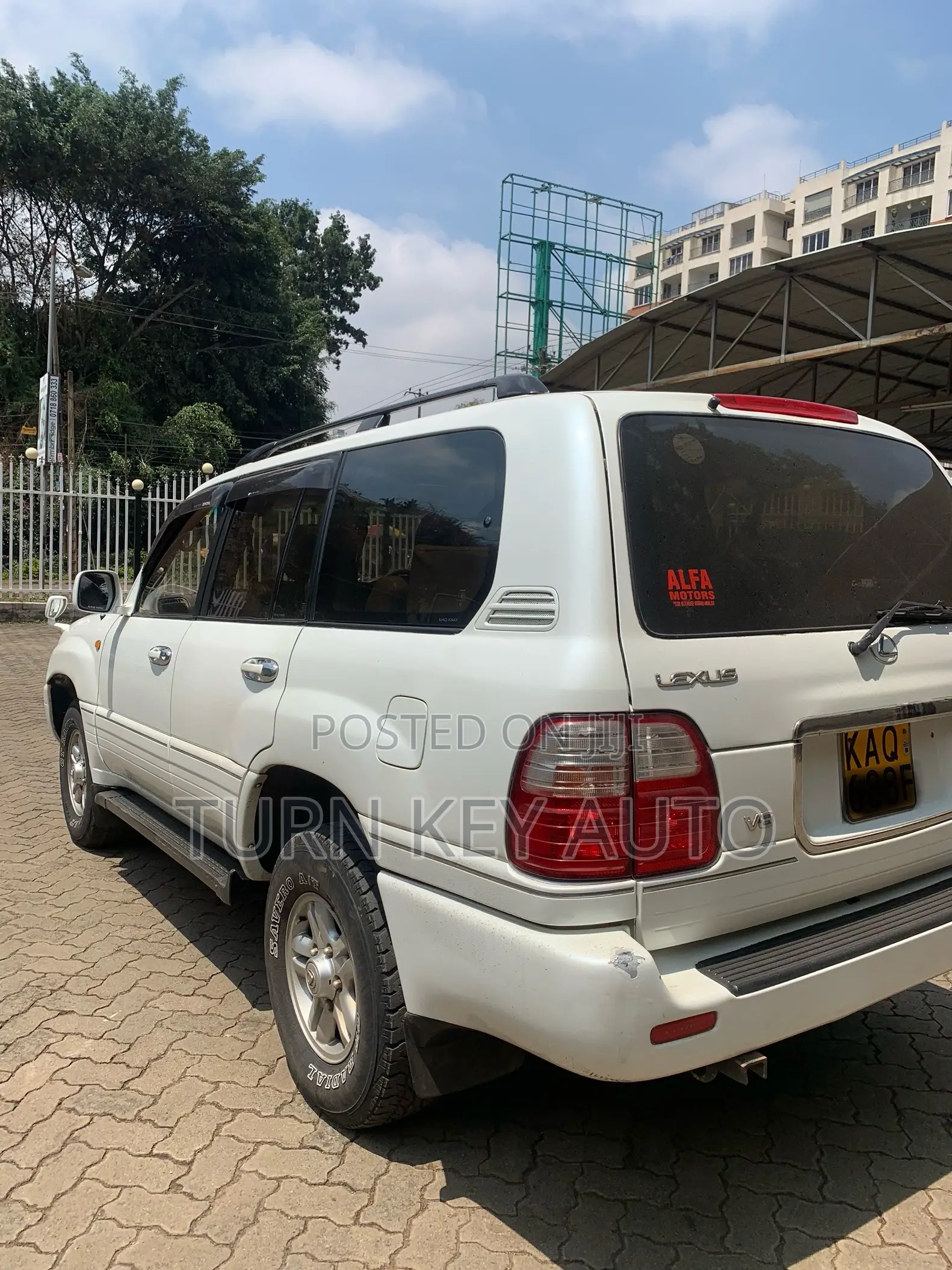 Lexus LX 470 AWD 2001 White