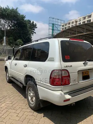 Lexus LX 470 AWD 2001 White